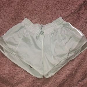 Lululemon Hotty Hot Shorts. 2.5” & Size 6.